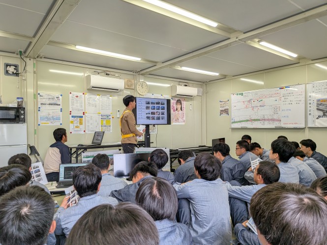 高校生の現場見学の様子